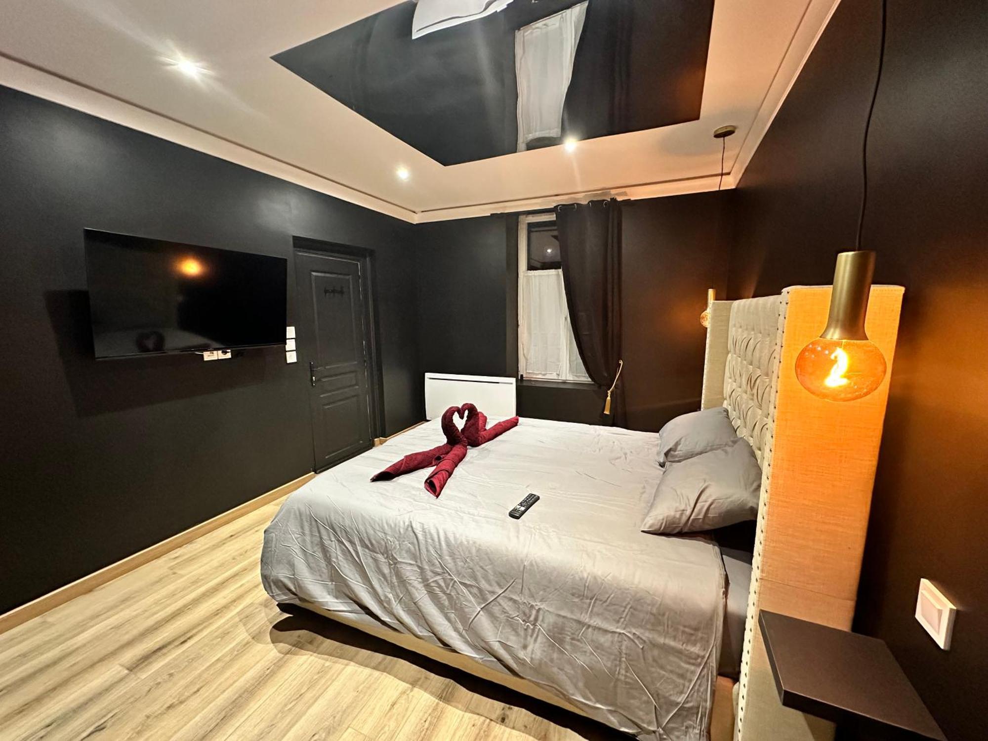 Dark Room Blois - Love Room Saint-Gervais-la-Foret Exterior photo