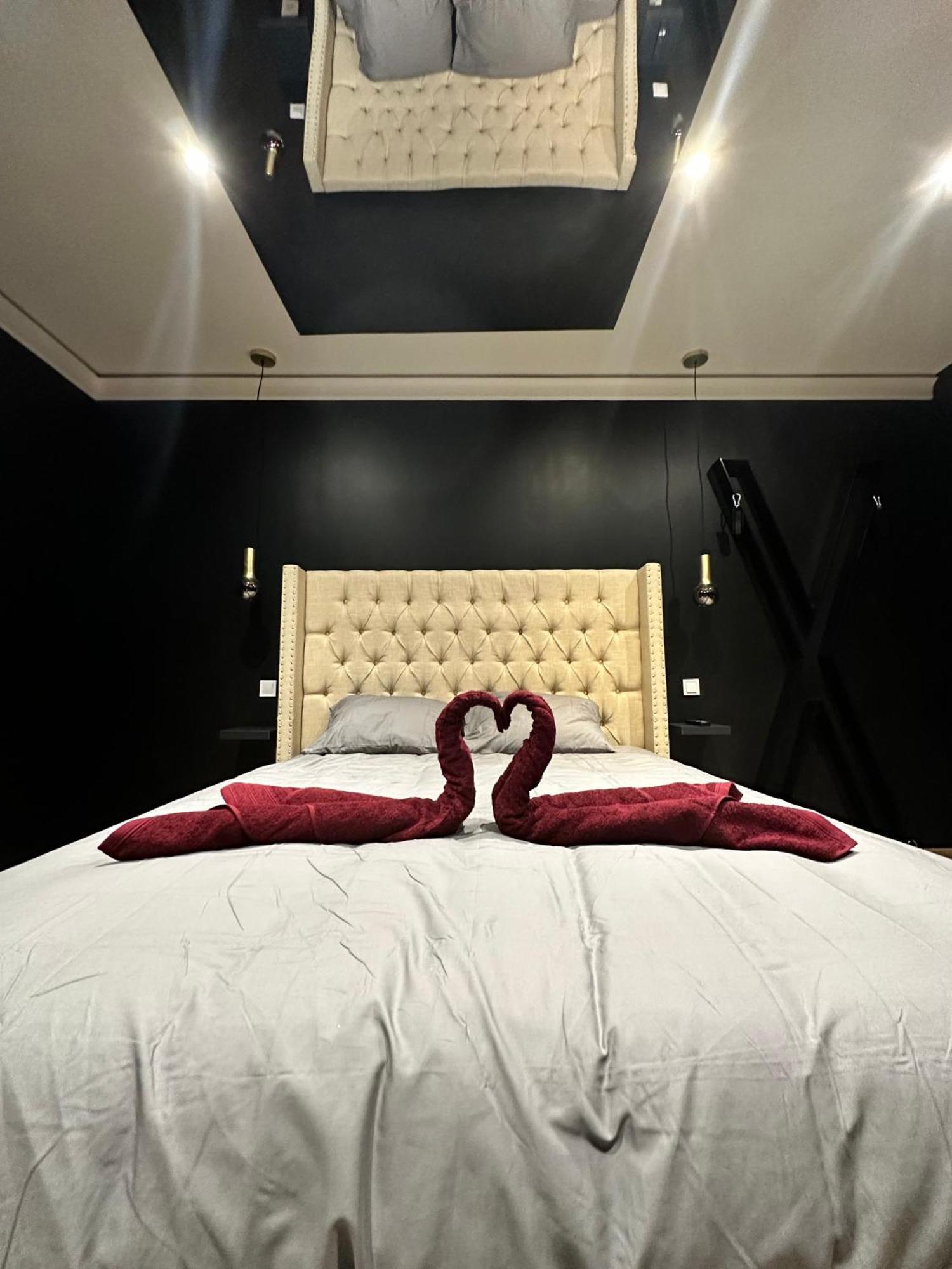 Dark Room Blois - Love Room Saint-Gervais-la-Foret Exterior photo
